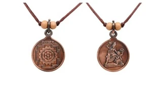 Baglamukhi Yantra Kupfer Medaillon/Baglamukhi Medaillon in rotem Seidenfaden klein - Bild 1 von 4