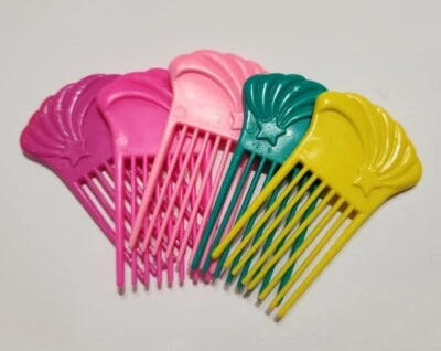 LOTE DE 5 PEINE CEPILLO PELO BARBIE ESTÁNDAR AÑOS 90 ACCESORIOS MUÑECA VERDE ROSA Foto 1 de 2