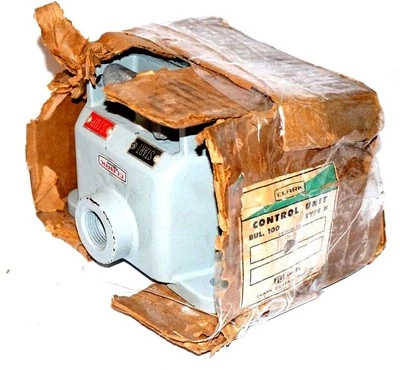 NEW AO SMITH CLARK CONTROLS 1HE2-1 START / STOP CONTROLLER 600V, 1HE21 - Image 1 of 4