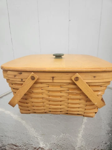 HTF RARE GREEN HANDLE Longaberger 1999 Picnic Basket With Wooden Lid Cover