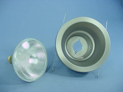 Lithonia 5" Níquel Cepillado Luz Húmeda Acabado Empotrado Borde con Bombilla 5H20BN Foto 1 de 4