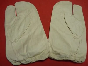 Original WW2 British Army Gunners Winter White Gloves - Dated 1941 - Picture 1 of 12