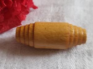 original bouton ancien en bois etet neuf collection 3 cm sur 1,1 cm G17A - Picture 1 of 3