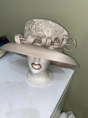 Sombrero de iglesia/vestido nuevo con etiquetas de Tango Nites Foto 1 de 4