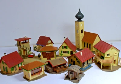 Konvolut Faller Spur H0 11 Stück Haus Gebäude Kirche Bahnhof Schuppen gebaut - Bild 1 von 4