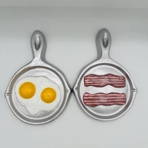 Chalkware Kitschy Egg Bacon Pan Kitchen Retro Style Wall Plaque - Picture 1 of 2