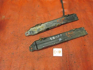 Supports de montage latéraux pour radiateur Triumph Spitfire 1500, 79-80, GC !! - Photo 1/1