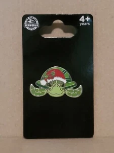 SeaWorld Christmas Holiday Santa Hat Sea Turtle Pin With Cardboard Backing - NEW - Picture 1 of 1
