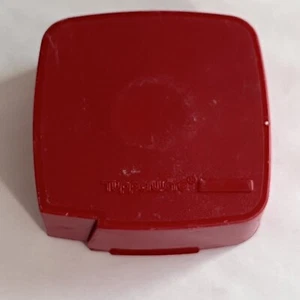 Red Tupperware Label Dispenser - Afbeelding 1 van 9