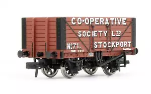 BACHMANN 'OO' GAUGE 37-150Z 'CO-OPERATIVE SOCIETY LTD' WAGON (LIMITED EDITION) - Picture 1 of 5