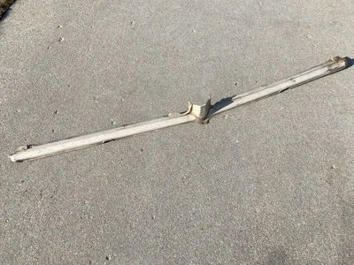 Pontiac GTO Lemans 1964 parrilla delantera pieza de nariz central cabezal parachoques pico de llenado Foto 1 de 4