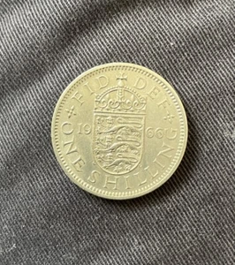 Queen Elizabeth II One Shilling Münze - England Shield Crest - 1966 - Bild 1 von 2