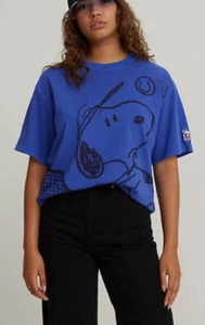 NWT Levi's x Snoopy Tennis Graphic T-Shirt Women's Short Sleeve Small Cute - Picture 1 of 7