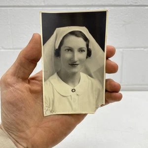 VINTAGE ORIGINAL RETRO Studio Portrait Photograph RED CROSS NURSE WW2 Anzac - Picture 1 of 3
