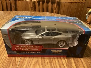 James Bond 007 Aston Martin V12 Vanquish Car 1:18 Die Another Day - Picture 1 of 4