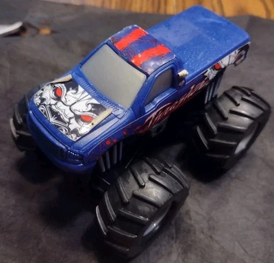Monster Truck Ford F-150 2009 Hot Wheels Rev Tredz Thrasher Monster Jam azul difícil de encontrar Foto 1 de 4