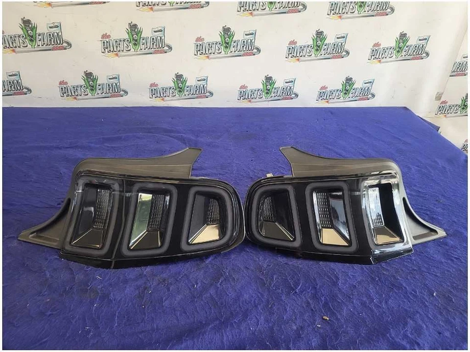Lente de freno luz trasera conductor pasajero Ford Mustang 2013-2014 mercado de accesorios 2726 Foto 1 de 4