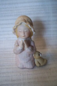Vintage Holly Hobbie SMALL FIGURINE - GIRL PRAYING - Picture 1 of 2
