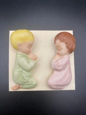 Vintage Praying Children Pastel Color Buttons LOOK - Image 1 of 4