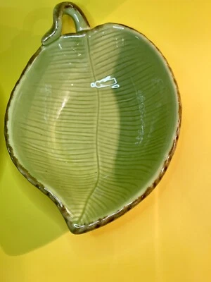 Pottery Barn 1 plato/ensaladera verde oliva en forma de hoja tropical 8” veteado Foto 1 de 4