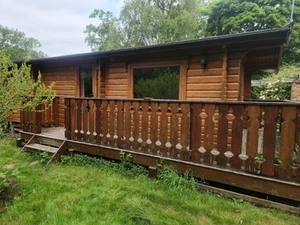 2 Bed Wooden House For Sell In Slough , Dismantle And Collect - Picture 1 of 17