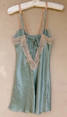 Vestido Victoria's Secret verde silencioso 100% seda pequeno - Imagem 1 de 4