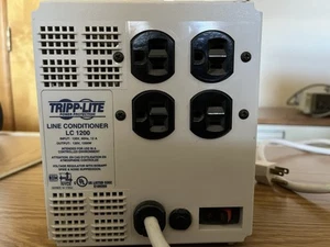 TRIPP LITE LC1200 Conditionneur ligne 4 sorties 1200 1200W - Photo 1/4