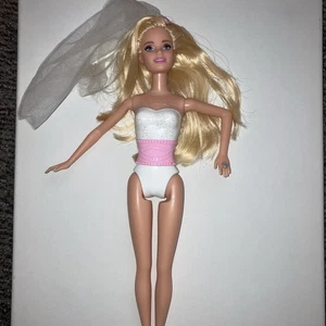Barbie vintage con velo, anillo - rubia. Blue Eyes 1999 hecho en Indonesia - Imagen 1 de 7