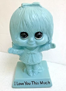 Blue Girl Love is… Figur 1970 W & R Berries Cos. I Love You This Much USA - Bild 1 von 6