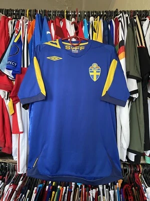 SWEDEN 2006 2008 AWAY FOOTBAL SHIRT SOCCER JERSEY UMBRO sz S MEN BLUE - Image 1 of 4