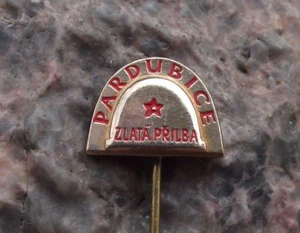 Antique Golden Helmet Shaped FIM Motorcycle Race Speedway Track Racing Pin Badge - Picture 1 of 4