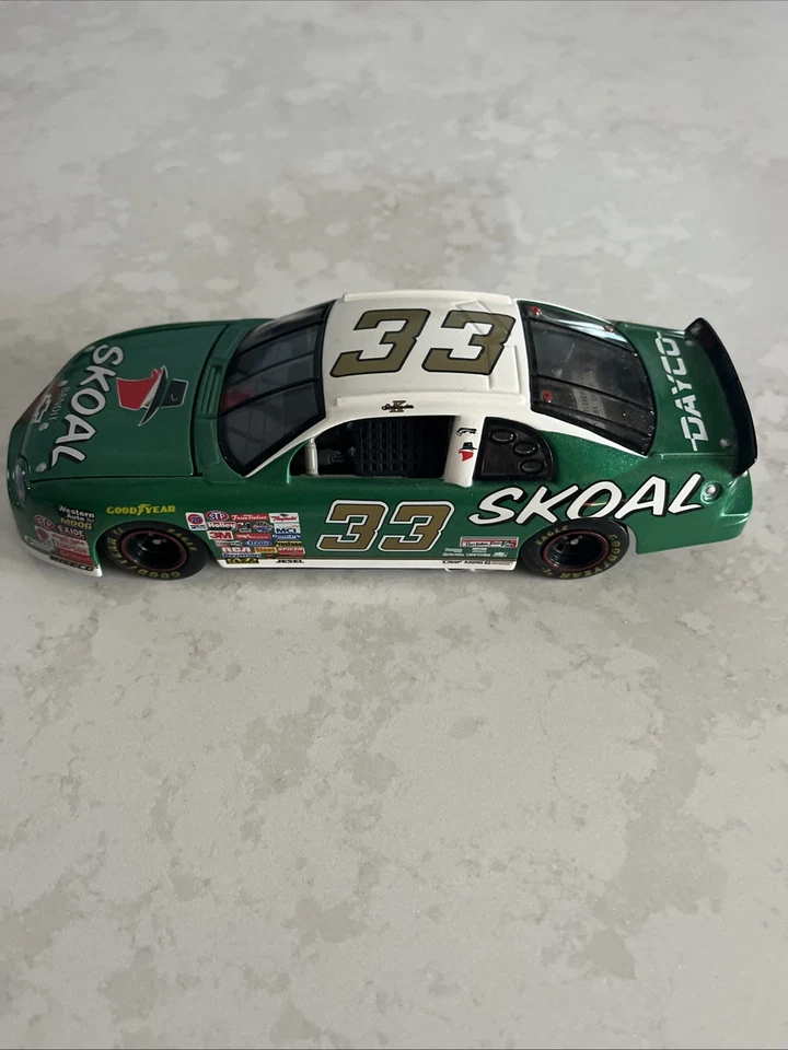 Ken Schrader #33 Skoal Bandit Racing Monte Carlo 1997 escala 1:24 Foto 1 de 1