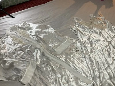 NUEVO CON ETIQUETAS Linea Donatella Blanco Vestido Corto de Novia Conjunto de Bata Sedoso Sexy Femenino Foto 1 de 4