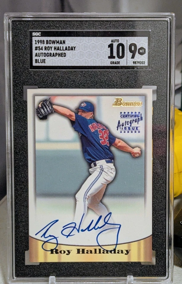 HOF ROY HALLADAY AUTO 1998 BOWMAN BLUE SGC 9 AUTO GRADE 10 TORONTO BLUE JAYS - Image 1 of 2