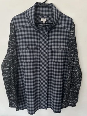 LOGOTIPO por Lori Goldstein Jaqueta Suéter Xadrez Preta com Zíper Tamanho 1X Plus Exterior - Imagem 1 de 4