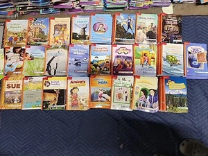25 McGraw Hill READING WONDERS Grade 2 Leveled Reader Lot Homeschool Orange - Imagen 1 de 4