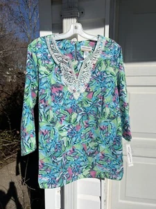 NWT Alfred Dunner Pretty Blues Pinks Green Lace Neck Floral 3/4 Sleeve Blouse 1X - Picture 1 of 7