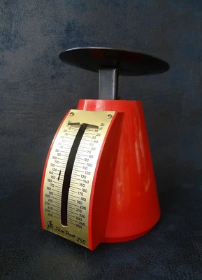 ancienne balance pèse lettre Design rouge SKRE POST 250 déco rétro vintage 70's - Photo 1/4
