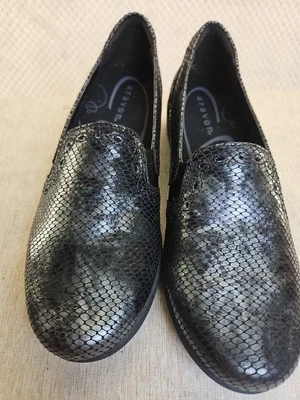 Zapatos planos sin cordones Aravon Adalyn AR grises negros con estampado de reptiles para mujer talla 9,5 A A Foto 1 de 4