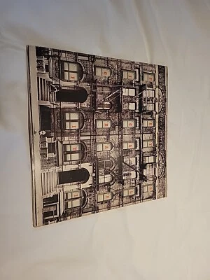 1975 LED ZEPPELIN PHYSICAL GRAFFITI SS-2-200 2 LP SET - Image 1 of 4