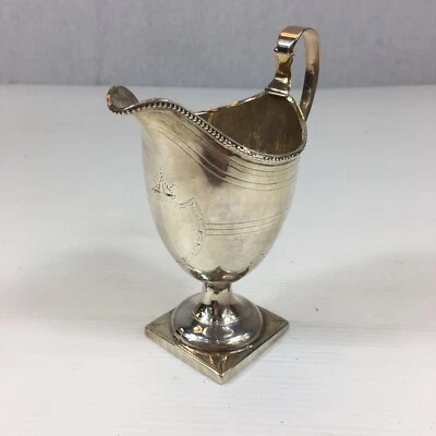 Antiguo casco georgiano de plata maciza 1796 jarra de leche crema 12,5 cm de altura Foto 1 de 4