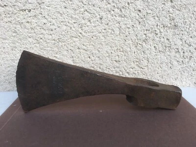 Ancien fer de hache / Demias / Bûcheron / Fer forgé  / Outils anciens - Photo 1/4