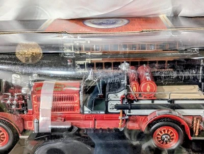 YAT MING SIGNATURE GOLD SERIES NASHUA, NH E-2 1925 AHRENS FOX FIRE ENGINE 1:24 - Image 1 of 3
