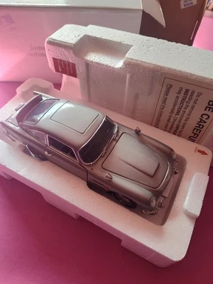 Danbury Mint 1964 Aston Martin DB5, James Bond 007 Silver 1/24 Diecast With Box - Image 1 of 4