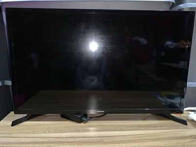 Samsung 32 HD Flat Smart TV J4500AF Version ES02 No Remote Tested Working - Image 1 of 4