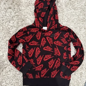 Nike Boys Red And Black Logo Size XS Hoodie - Picture 1 of 7