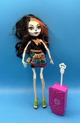 2012 Monster High Scaris City of Frights Skelita Calaveras Doll Ordinal Outfit - Image 1 of 4