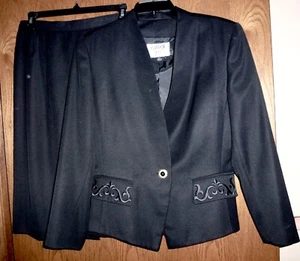 KASPER - BLACK w/DETAILED POCKET STITCHING 2-PC SKIRT SUIT - PETITE 10P - Picture 1 of 6