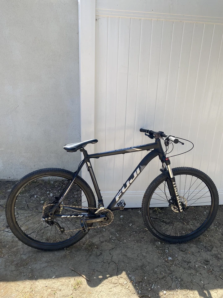 Fuji tahoe 1.5 29 inch mountain Bike M/L frame (need To Install Rear Brake) - Image 1 of 4