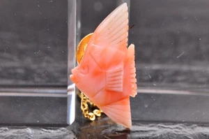 With certification Antique pink coral tie pin carved tropical fish made in Japan - Picture 1 of 16